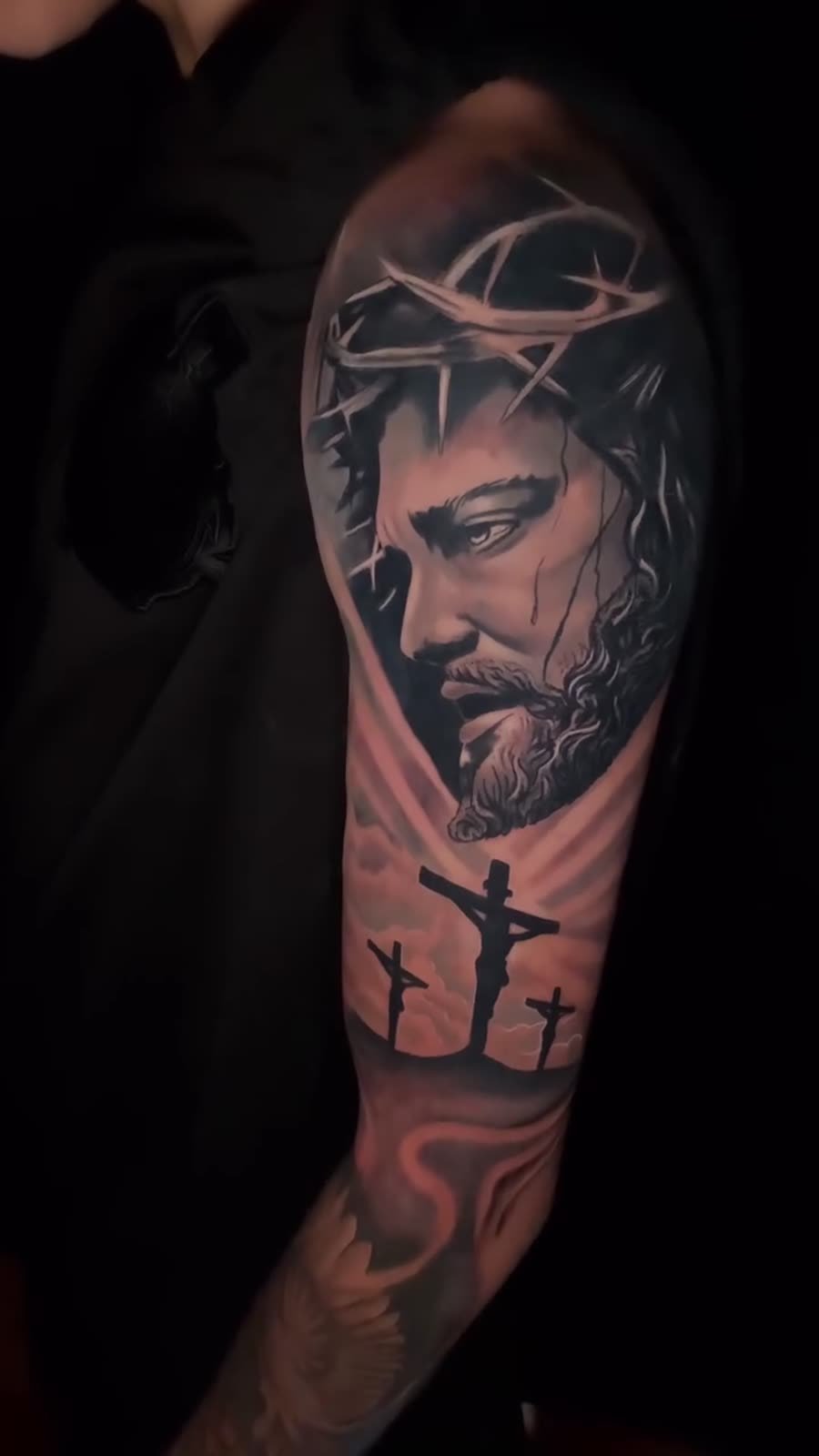 Tatuagem — Cristo em realismo por Fabão Tatuador